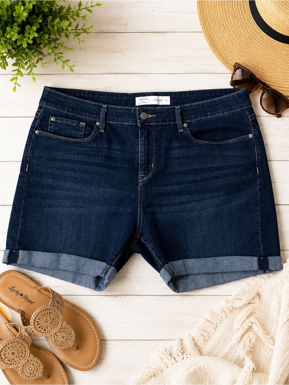 Levi Strauss Signature Mid Rise Shorts Women’s 16 Stretch Cuffed Dark Wash Denim